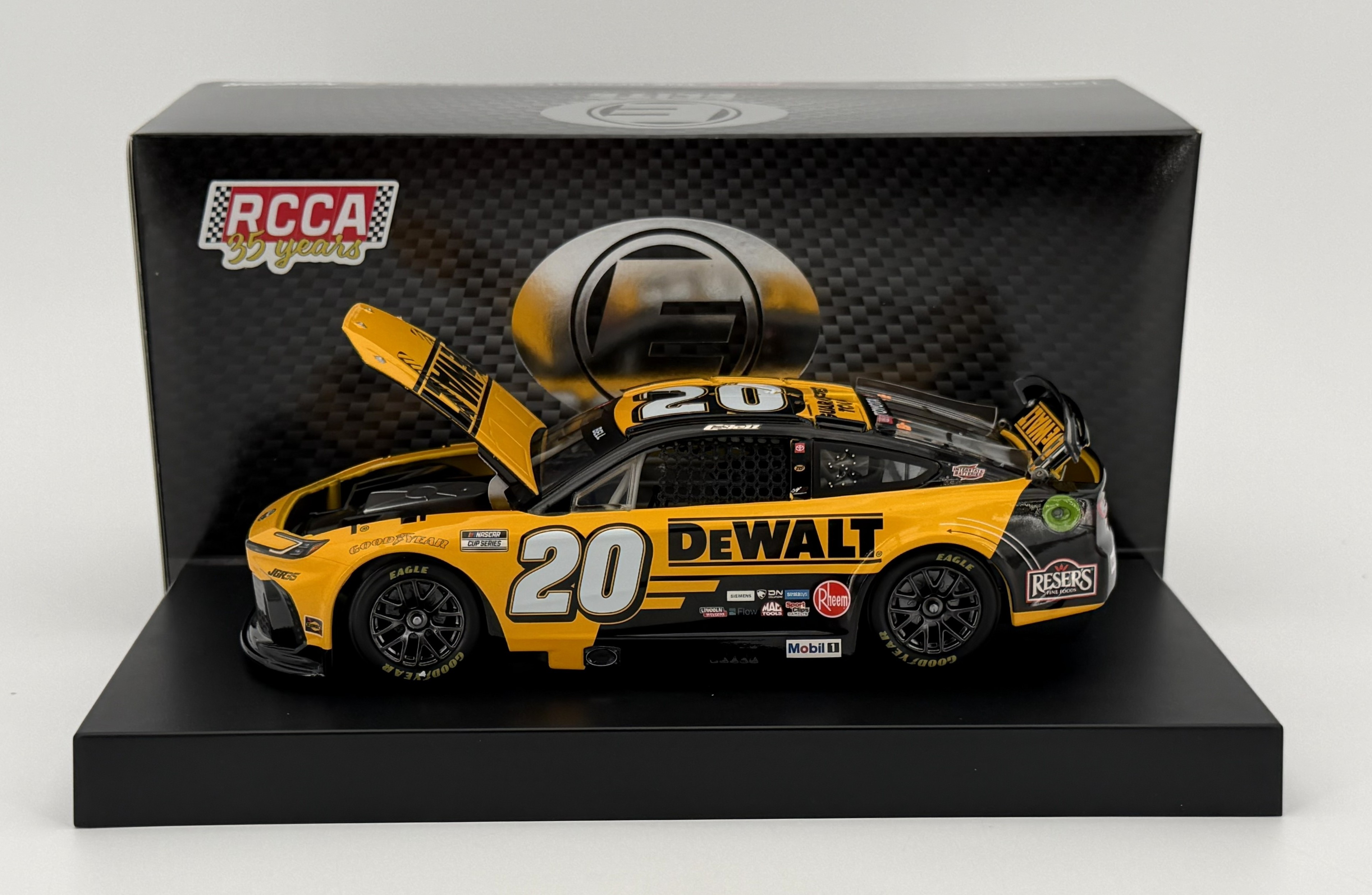 Christopher Bell 2026 Dewalt 1:24 Elite Nascar Diecast