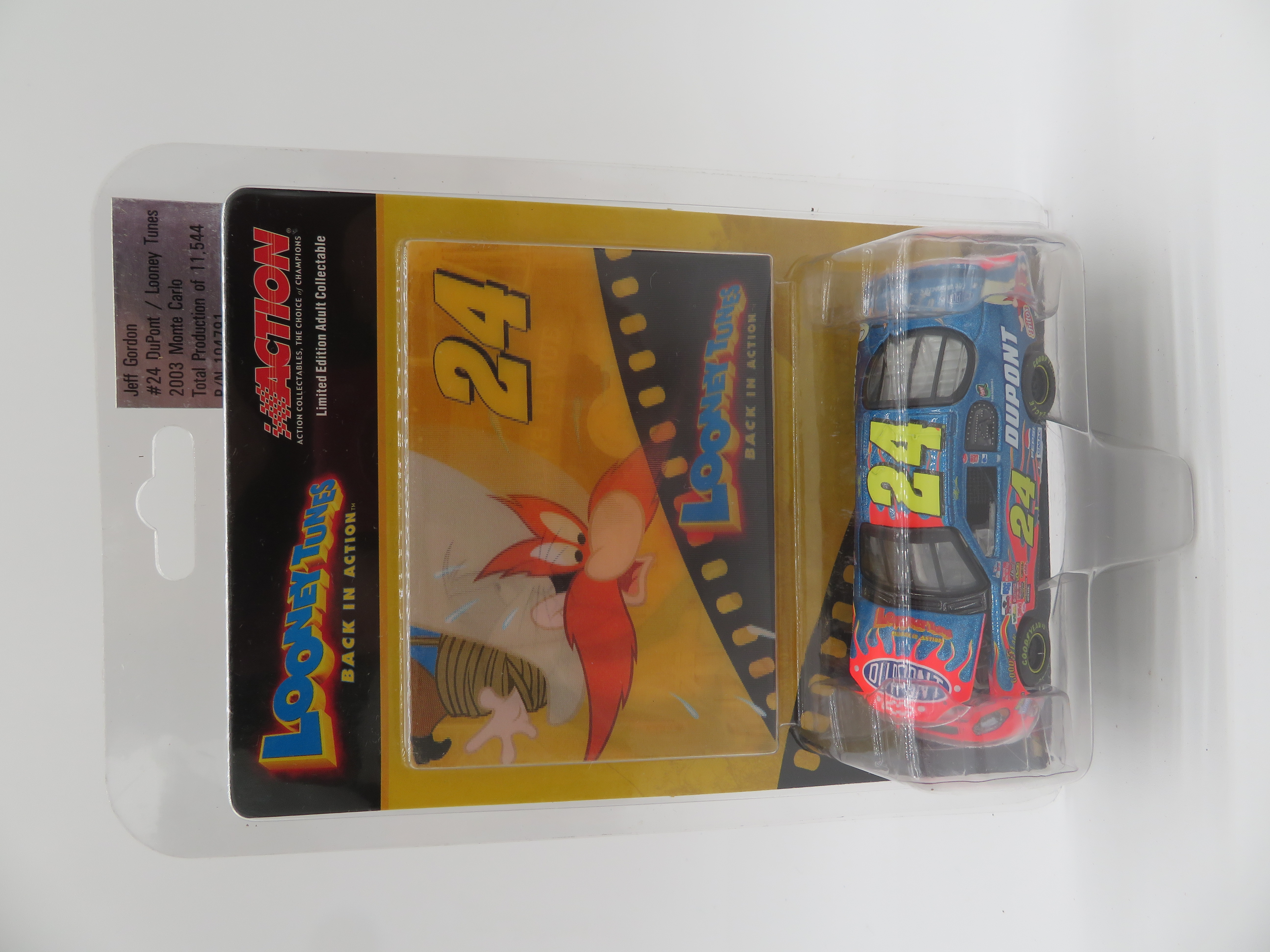 Jeff Gordon 2003 #24 Dupont / Looney Tunes 1:64 HO Nascar Diecast