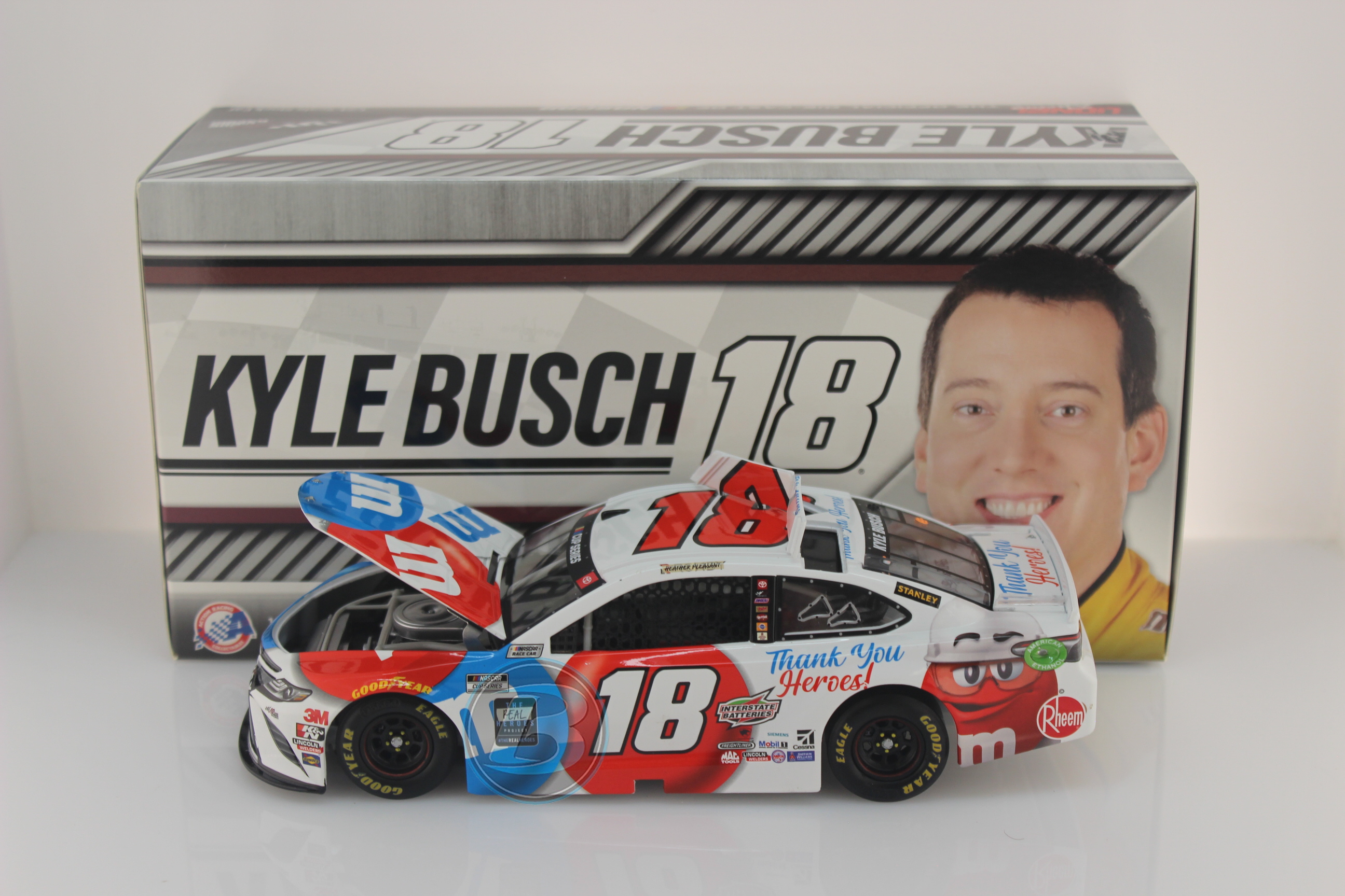 Kyle Busch 2020 M&M's Thank You Heroes Red White & Blue 1/24 Die Cast IN STOCK 