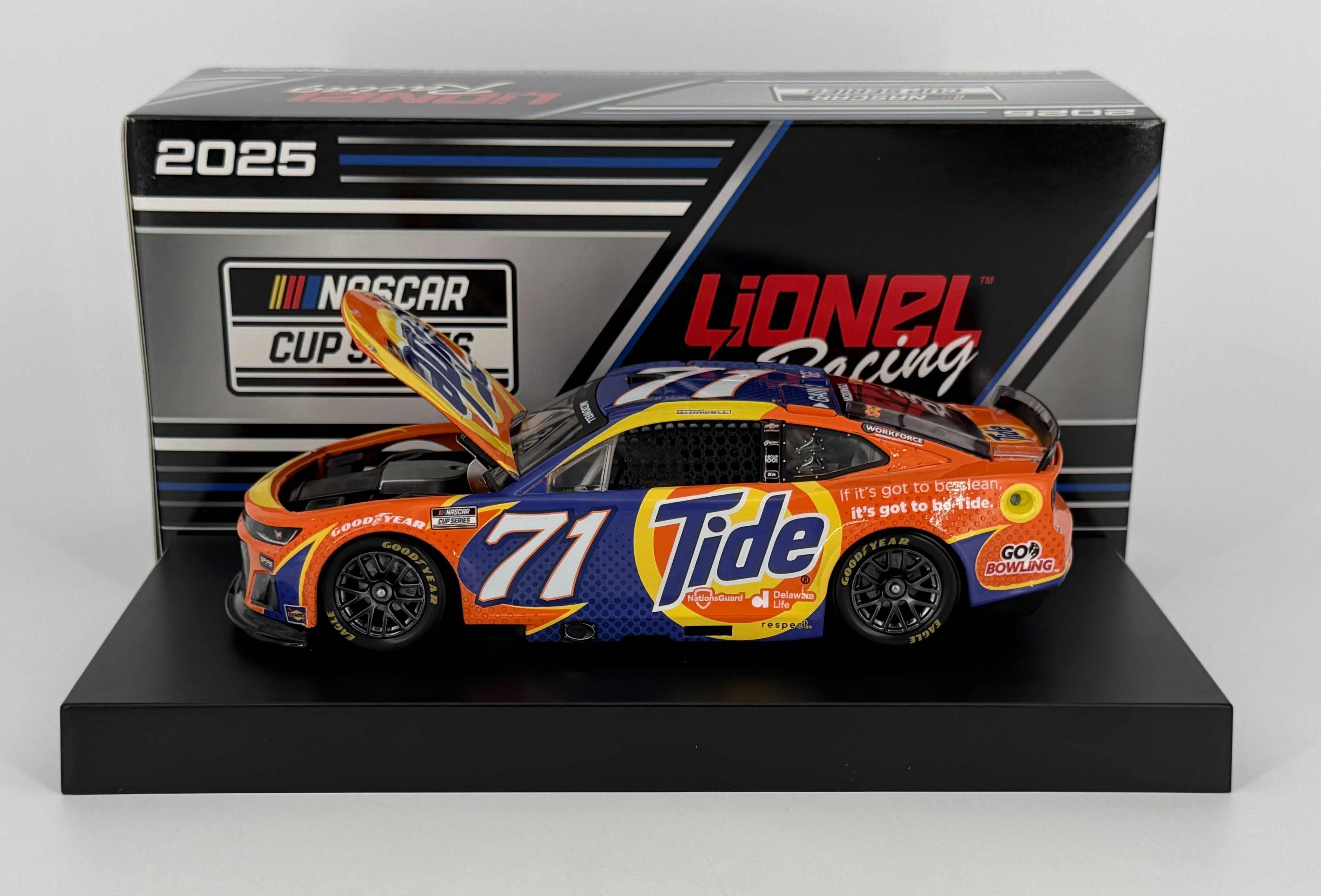 Michael McDowell 2025 Tide 1:24 Nascar Diecast