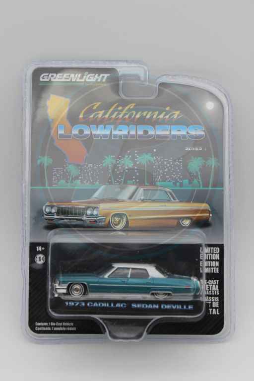 1973 Cadillac Sedan DeVille California Lowriders Series 1 - 1:64 Scale