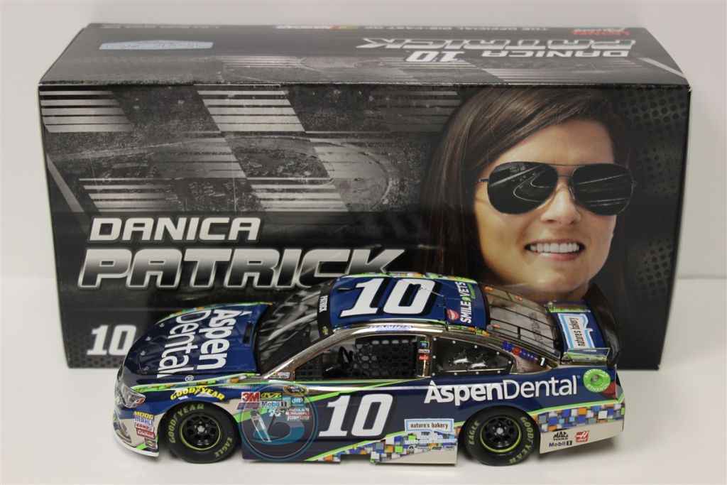 DANICA PATRICK Aspen Dental NASCAR ミニカー Danica Patrick 2016 Aspen Dental 1:24 Color Chrome Nascar Diecast