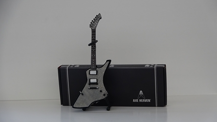 James Hetfield “Diamond Plate” Miniature Guitar Replica Collectible Axe Heaven, Gibson, replica guitar