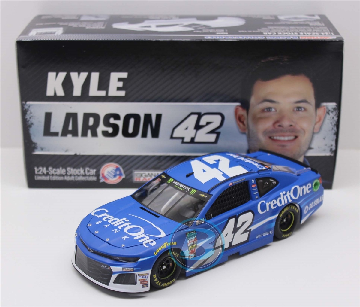 KYLE LARSON #42 2019 CREDIT ONE BANK ELITE 1/24 SCALE NEW IN STOCK FREE SHIPPING 