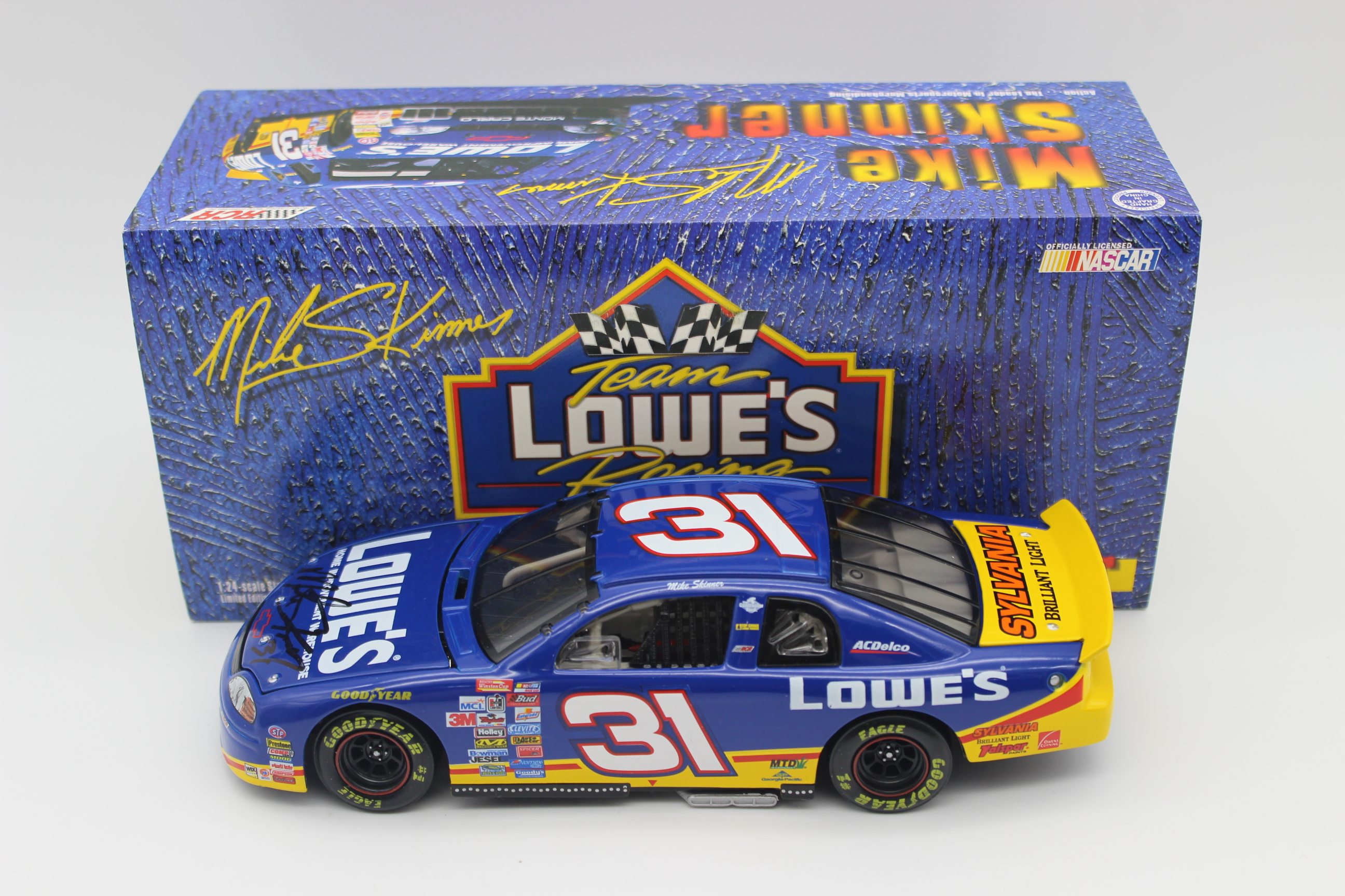 Mike Skinner Autographed 2001 Lowe's 1:24 Nascar Diecast