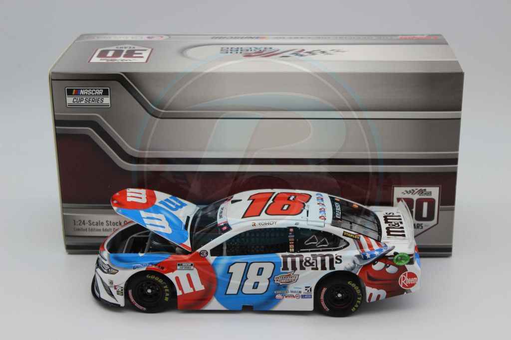 Kyle Busch 2021 M&M's Red, White & Blue 1:24 Nascar Diecast