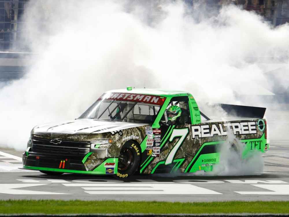 Lionel NASCAR 2024 – Kyle Busch #7 – Truck Realtree – Vincitore Texas Race – 1:24 Diecast – Pressofuso - Foto 3