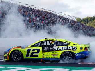 *Preorder* Ryan Blaney Autographed 2026 Dutch Boy New Hampshire 8.23.26 Race Win 1:24 Nascar Diecast Ryan Blaney, Nascar Diecast, 2026 Nascar Diecast, 1:24 Scale Diecast