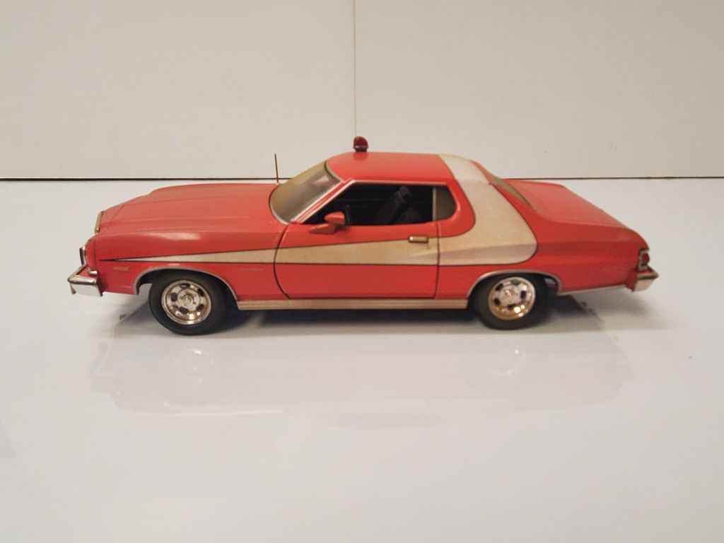 Modellino Greenlight 1:24 1976 Ford Gran Torino "Starsky & Hutch" - Weathered, 84121-7D1