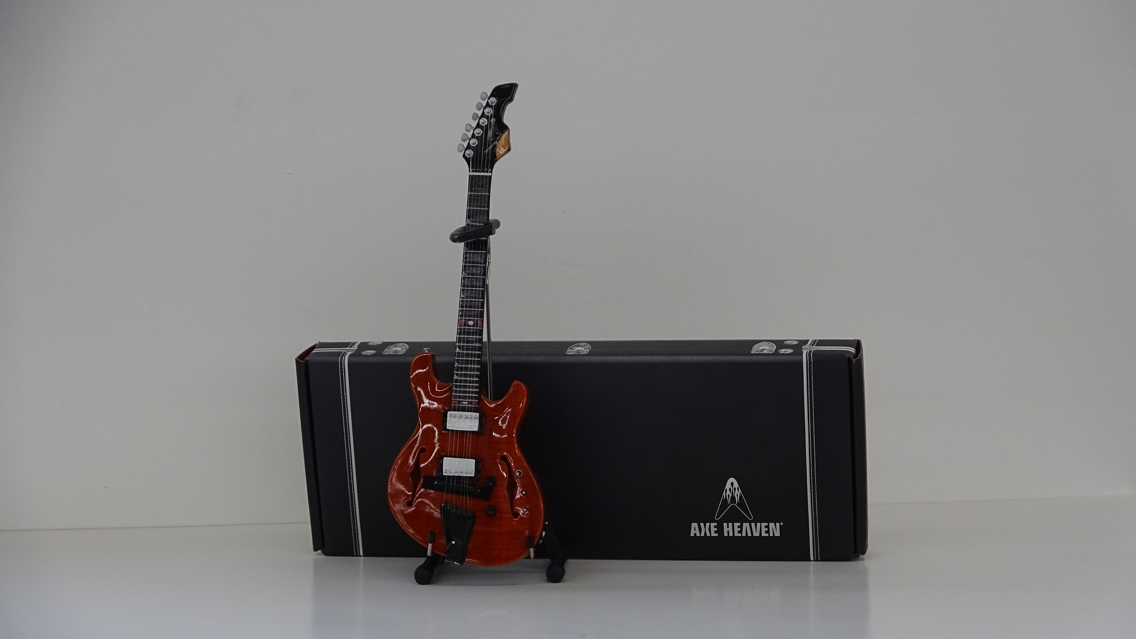 Mini Guitar PHISH TREY ANASTASIO Statuette Gift 