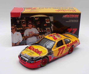 ** With Picture of Driver Autographing Diecast ** Brendan Gaughan Autographed Kodak 1:24 Nascar Diecast ** With Picture of Driver Autographing Diecast ** Brendan Gaughan Autographed Kodak 1:24 Nascar Diecast