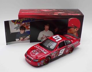 ** With Picture of Driver Autographing Diecast ** Kasey Kahne Dual Autographed w/Tommy Baldwin 2004 Dodge Dealers / Refresh 1:24 Nascar Diecast ** With Picture of Driver Autographing Diecast ** Kasey Kahne Dual Autographed w/Tommy Baldwin 2004 Dodge Dealers / Refresh 1:24 Nascar Diecast