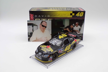 ** With Picture of Driver Autographing Diecast ** David Stremme Dual Autographed w/ Chip Ganassi 2006 #40 Lone Star Steakhouse 1:24 Nascar Diecast ** With Picture of Driver Autographing Diecast ** David Stremme Dual Autographed w/ Chip Ganassi 2006 #40 Lone Star Steakhouse 1:24 Nascar Diecast
